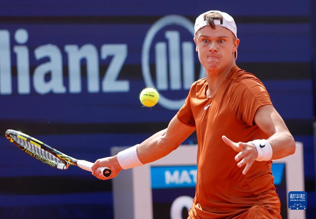 展现出了顽 展现出了顽