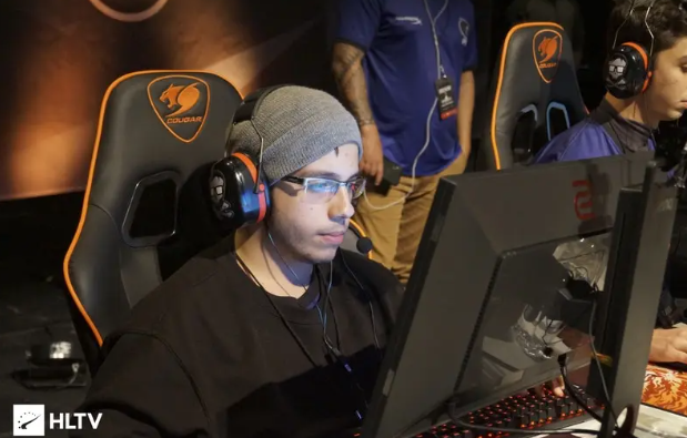 由前锋抢点 由前锋抢点